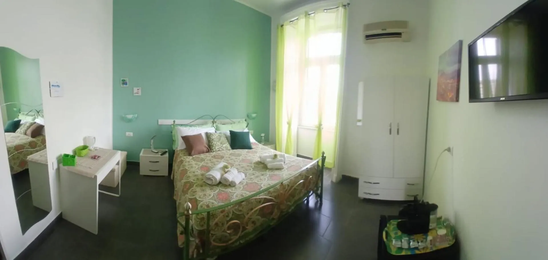 Ale Naples Holiday İtalya